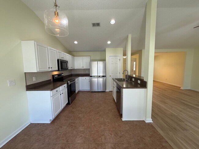 Building Photo - Myrtle Beach - 3 Bedroom / 2 Bathroom Home