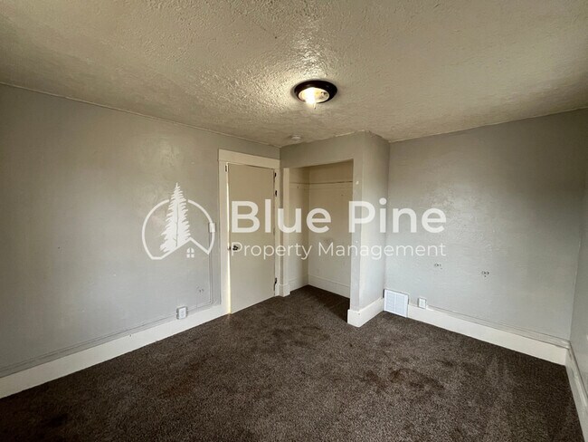 Building Photo - 236 W Young St