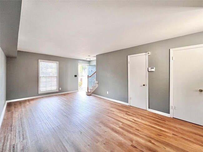 Building Photo - 3125 Colonial Way