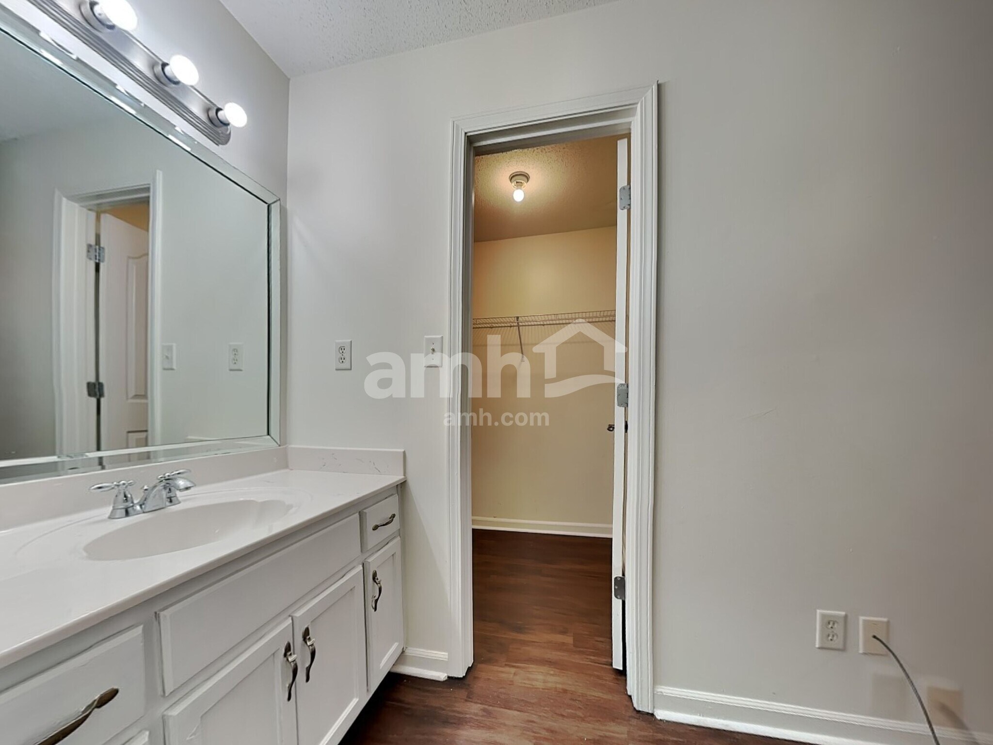 Building Photo - 8014 New Castle Cv