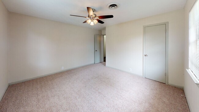 Building Photo - 3 Bedroom/1 Bath/2 Car Garage- Home