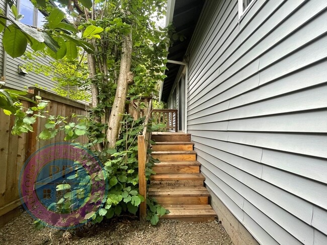 Building Photo - LAKE OSWEGO - FIRST ADDITION  / SINGLE LEVEL, NEWLY UPDATED, BASEMENT & GARAGE