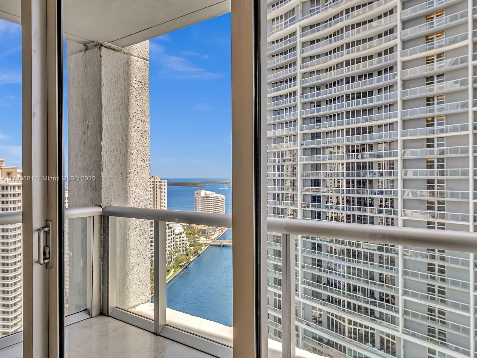 Building Photo - 475 Brickell Ave