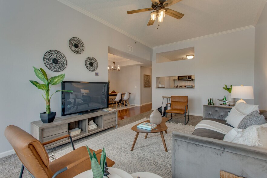 Living Room - 2025 Woodmont Blvd