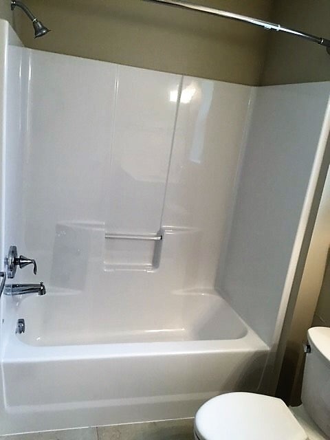 Building Photo - Light & Bright 2 Bed/2 Bath Mid-Town Cottage with Garage