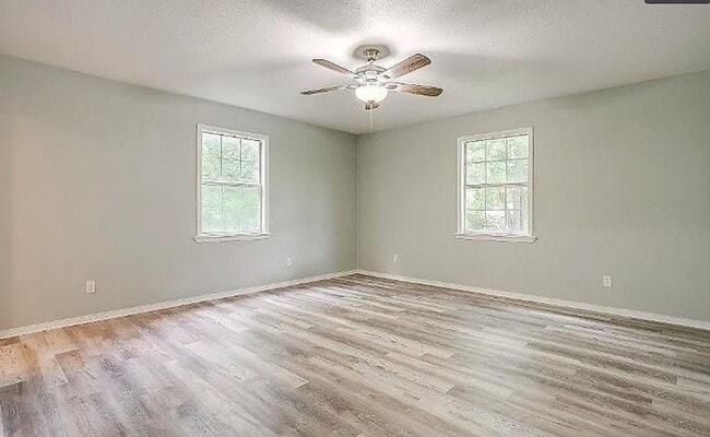 Building Photo - 3/2 Located within walking distance to Downtown Mineral Wells!