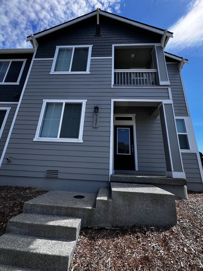 Building Photo - Spacious 4-Bedroom Townhome with Loft, Che...