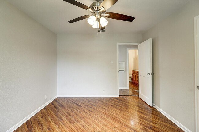 Building Photo - 722 Ralston Ave