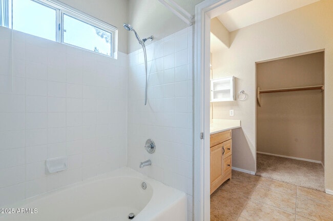 Building Photo - 2929 W Yorkshire Dr
