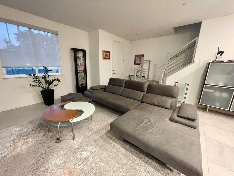 Building Photo - 26 Lesina Way