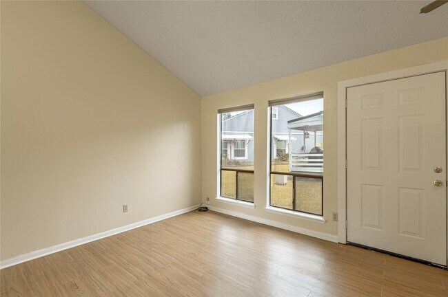 Building Photo - 76 Westwood Dr W