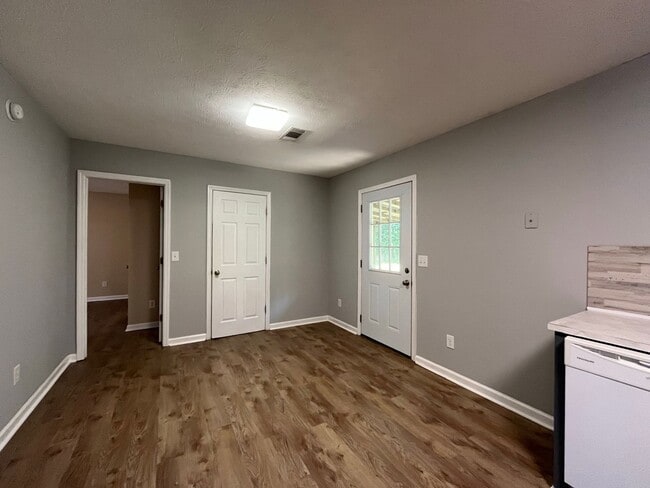 Building Photo - Beautiful Home Located Off Of Whitesville ...