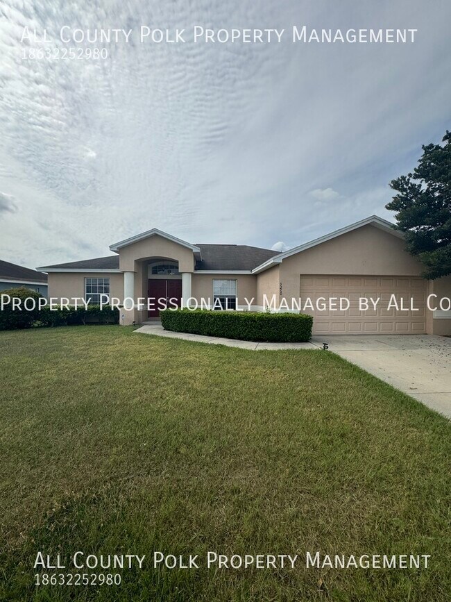 Fabulous 4 Bedroom, 2 Bath North Lakeland 9260 Winchester Estates