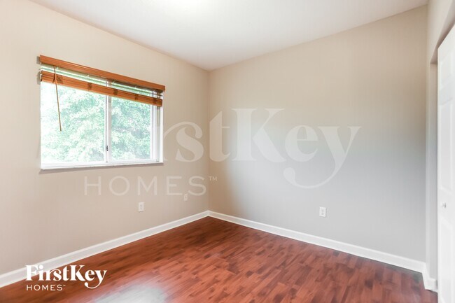 Building Photo - 1119 NE 41st Ave