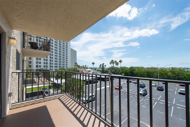 Building Photo - 7050 Sunset Dr S