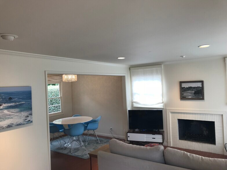 Building Photo - 723 Arenas St