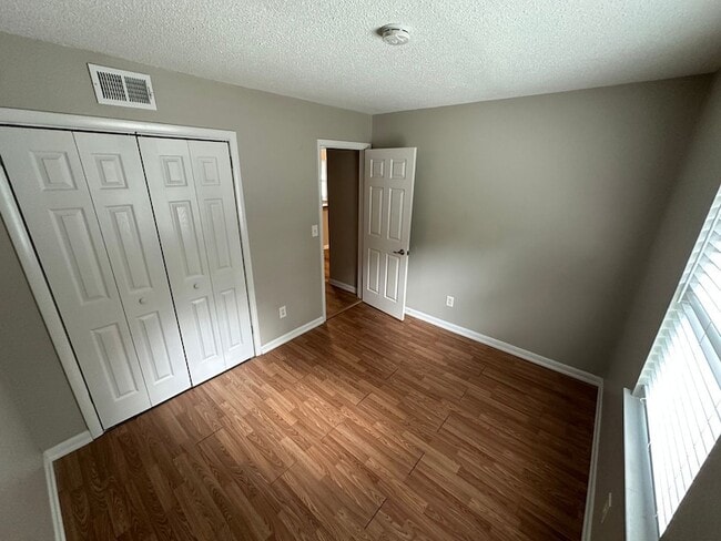 Building Photo - 4630 Woodside Dr