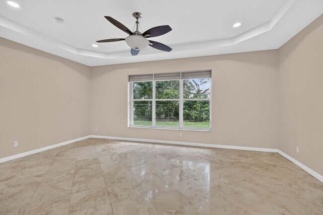 Building Photo - 9479 Sedgewood Dr