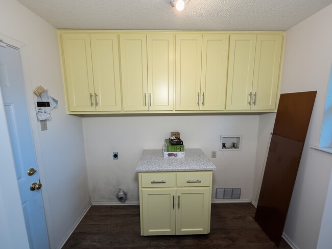 Building Photo - 925 Boone Dr