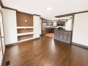 Building Photo - Fully Renovated - Southend 4 bedroom!