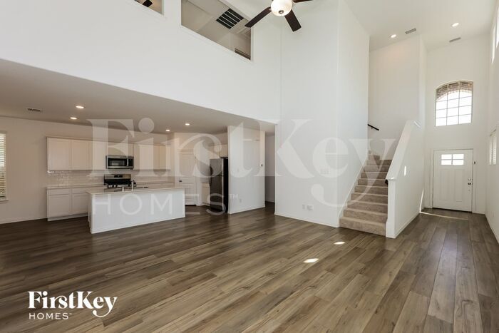 Building Photo - 2548 Northcote Dr