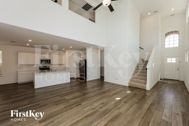 Building Photo - 2548 Northcote Dr