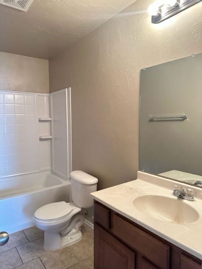Building Photo - Great Duplex with Open Floor Plan - Wood Laminate Floors in Living