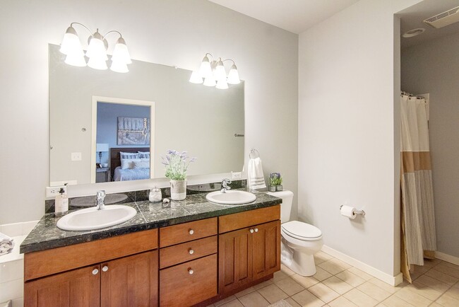 Building Photo - 2B/2B Luxury Louisville Condo with Mountai...