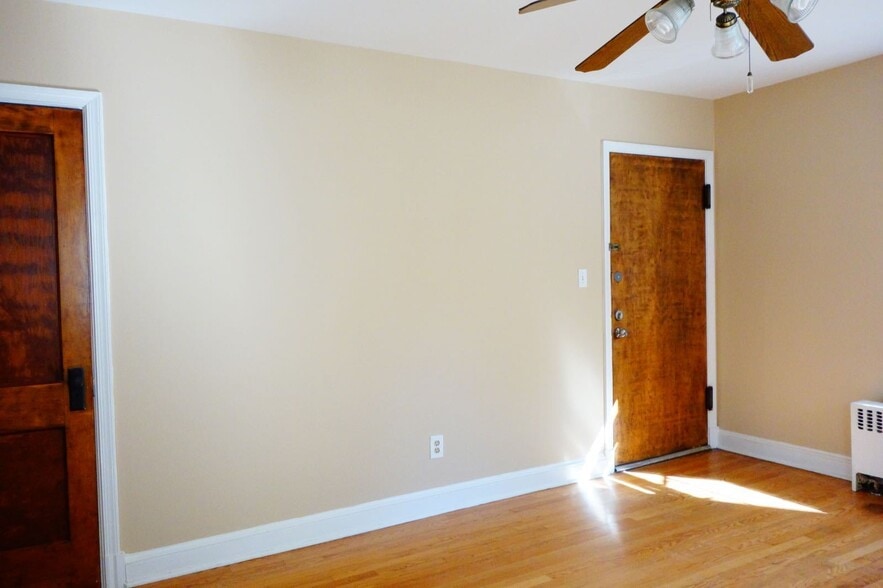 Building Photo - 8408 Greenwood Ave