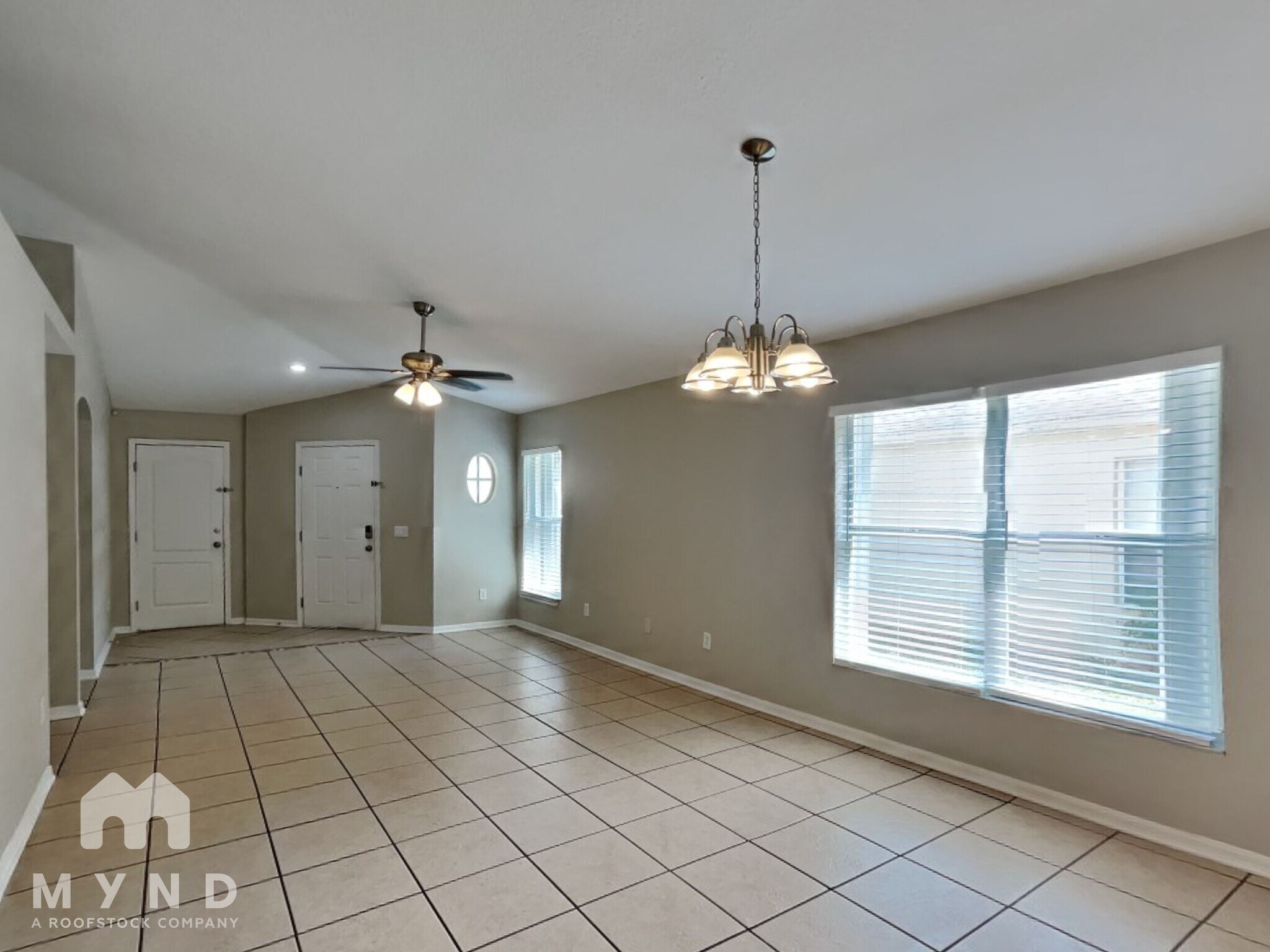 Building Photo - 18012 Birdwater Dr