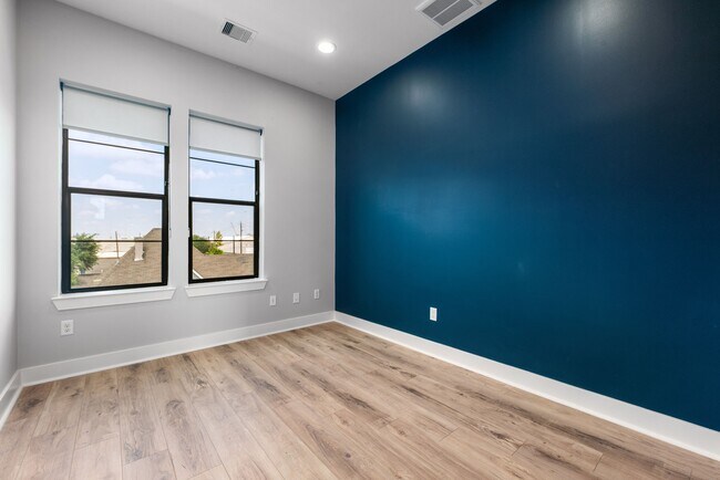 Building Photo - 1705 Weber St