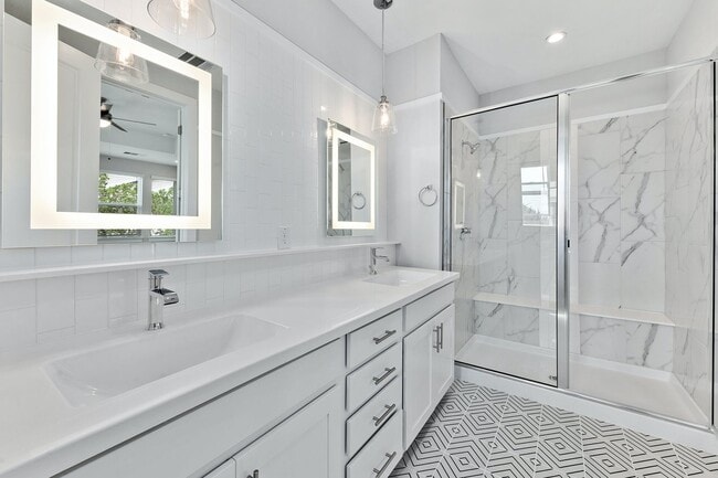 Building Photo - 12001 Vista Parke Dr