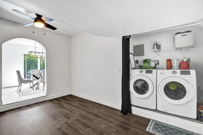 Building Photo - 9841 NW 9th Ct