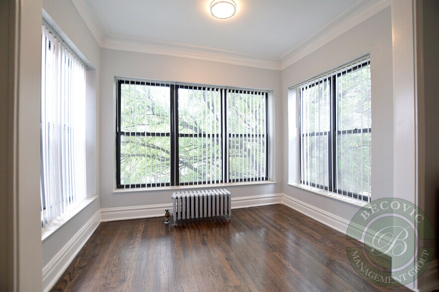 Building Photo - 4707 N Albany Ave