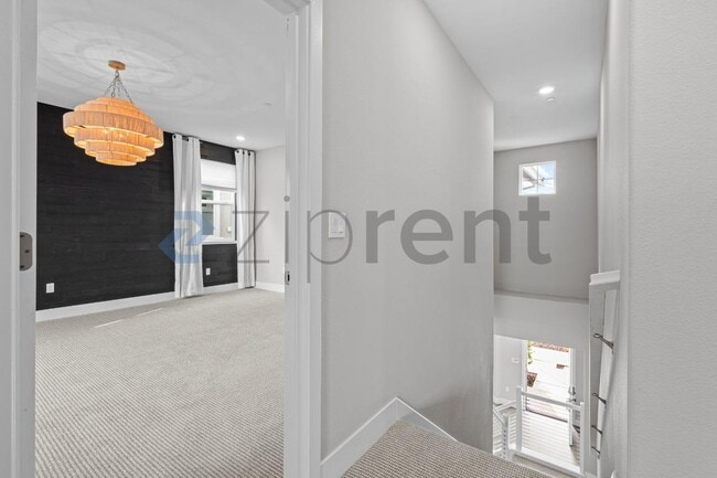 Building Photo - 285 Bear Creek Dr