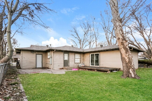 Building Photo - 2901 Creston Ave