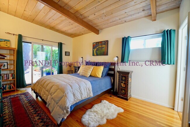 Building Photo - Quality San Anselmo Home Near Parks and Sc...