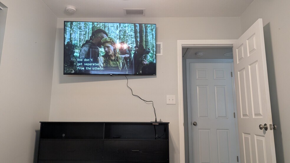 Building Photo - 2042 Harley Ave