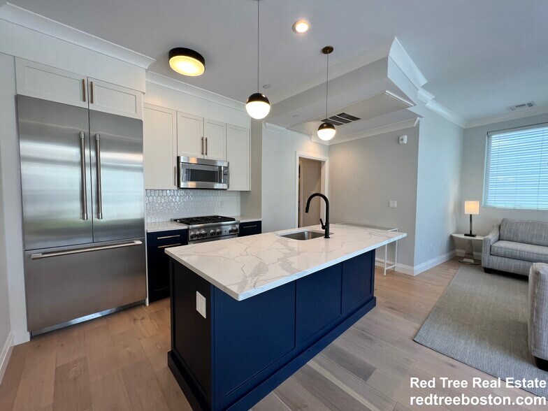 Building Photo - 142 Pleasant St