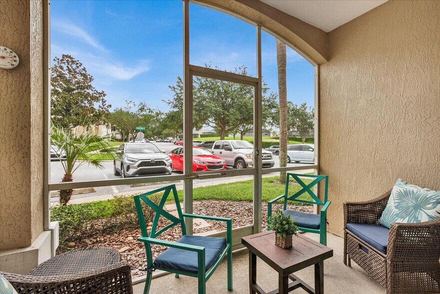Building Photo - 2302 Silver Palm Dr