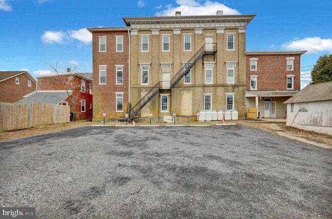 Building Photo - 2693 W Philadelphia Ave