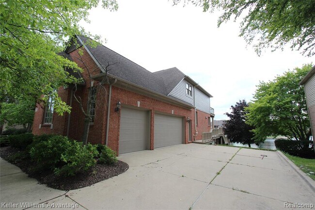 Building Photo - 18547 Clairmont Cir E