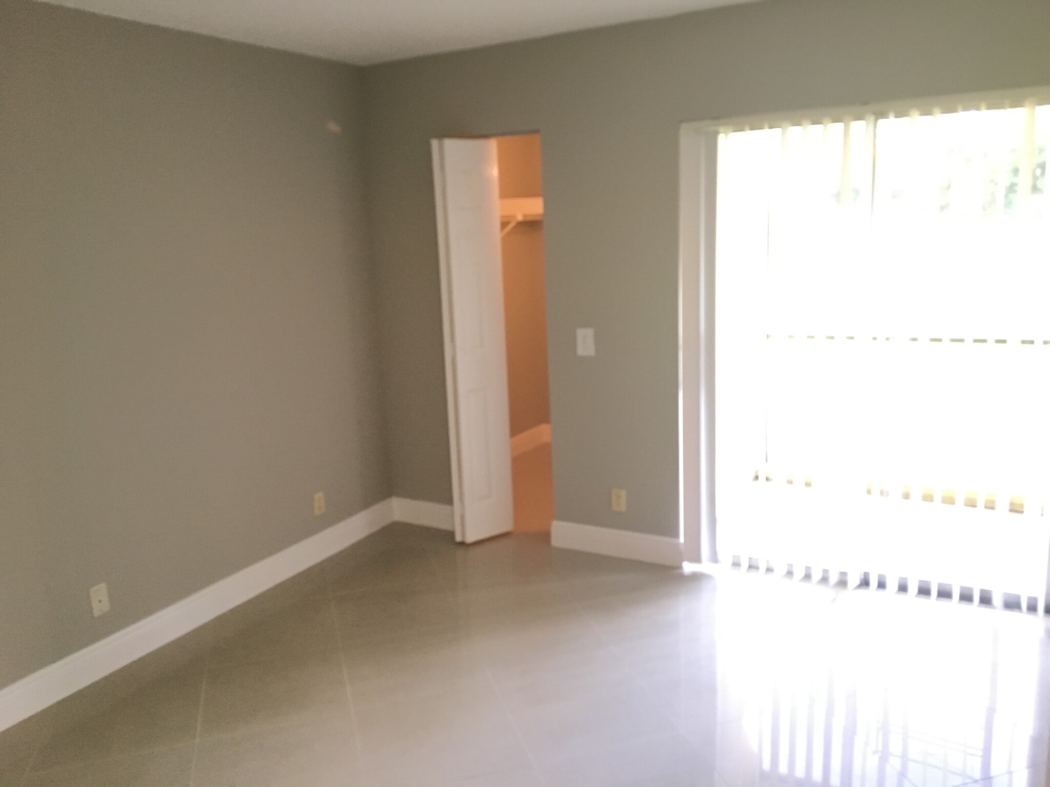 Building Photo - 808 Meadows Cir