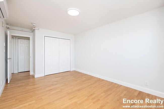 Building Photo - 1410 Columbia Rd