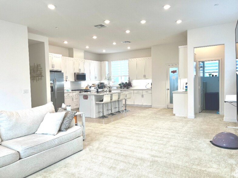 Building Photo - 259 Sash