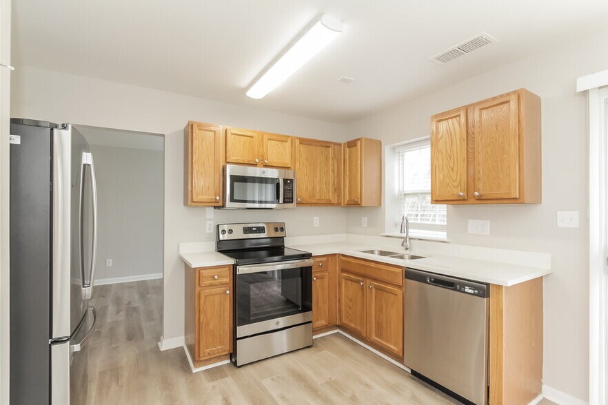 Building Photo - 211 Winding Canyon Dr