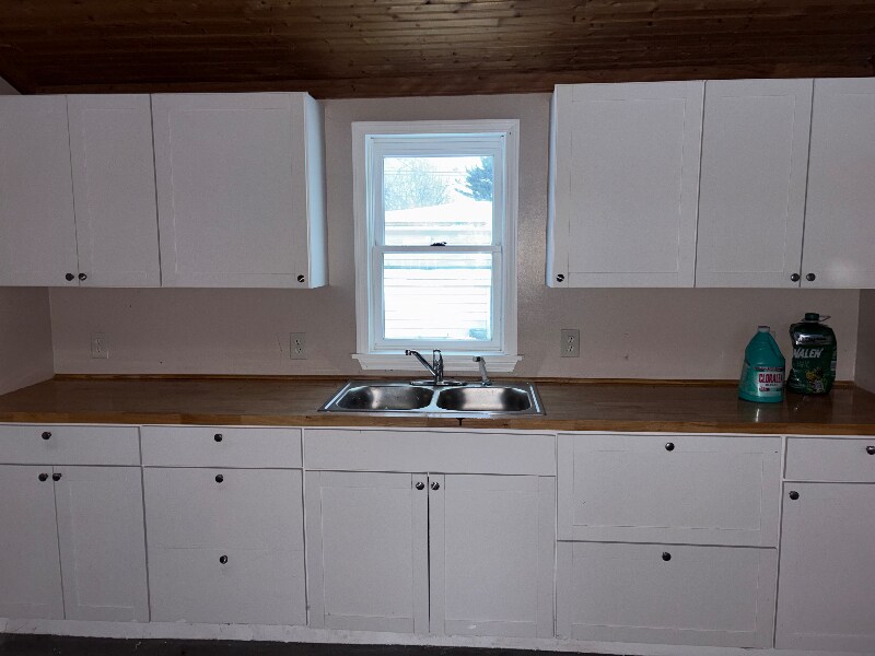 Building Photo - 2335 Maple Ave