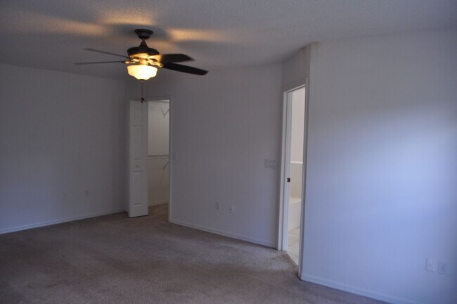 Building Photo - 3 Bedroom 2 Bath Home in Lehigh Woods