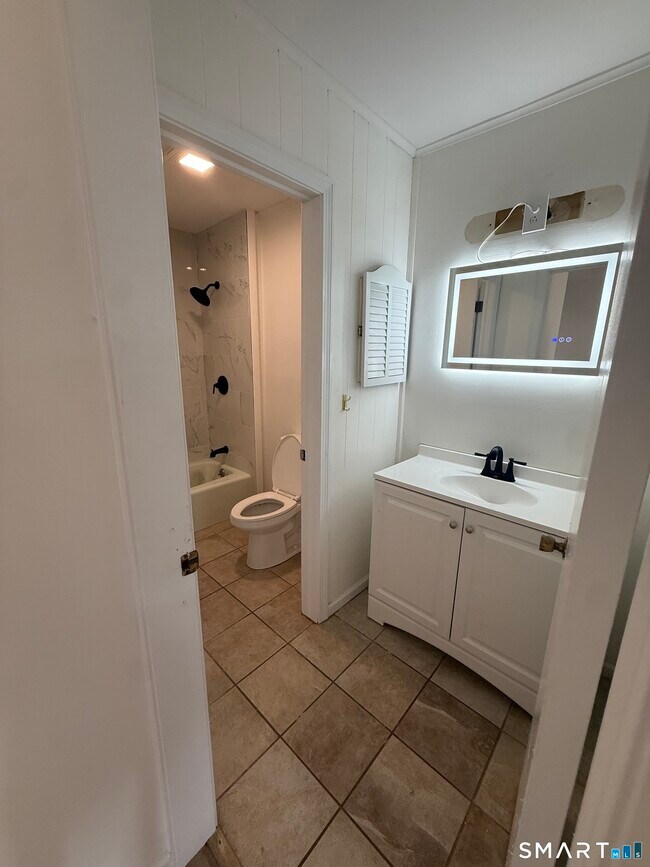 Building Photo - 14 Averill Pl