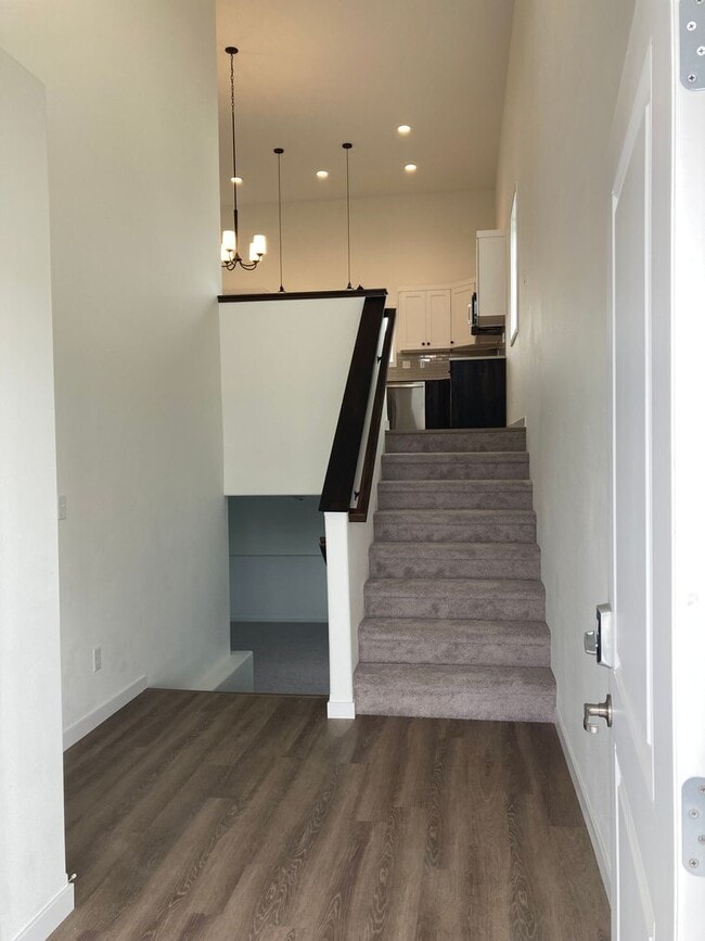Building Photo - 4 Bed 2 Bath Single Family Home